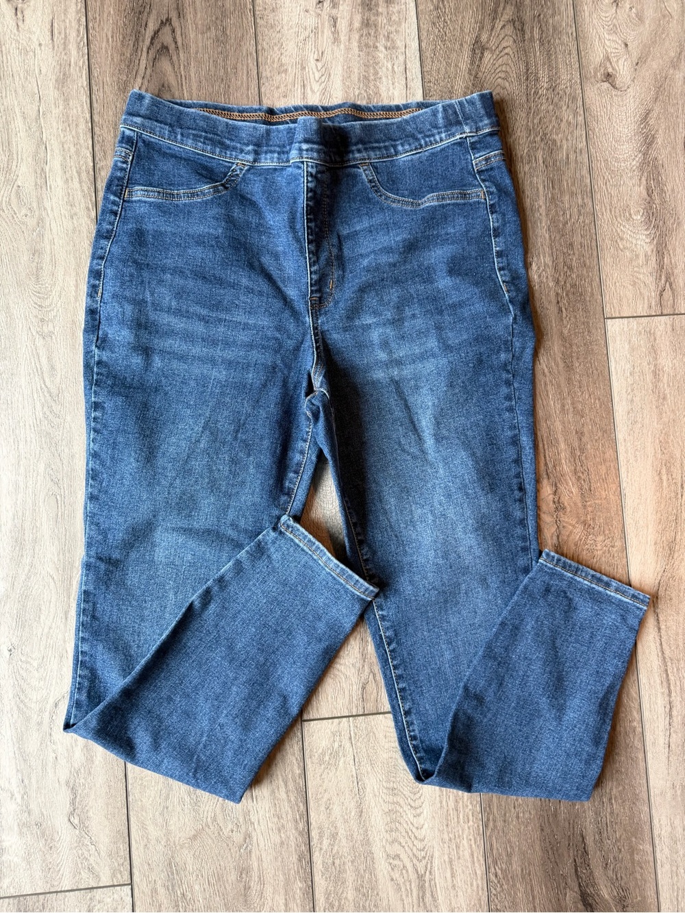 Wonderly- Women's Pull-On Super Skinny Denim Jeans in Medium Blue (12)